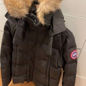 Men’s S Canada Goose authentic jacket. Used one season excellent condition.